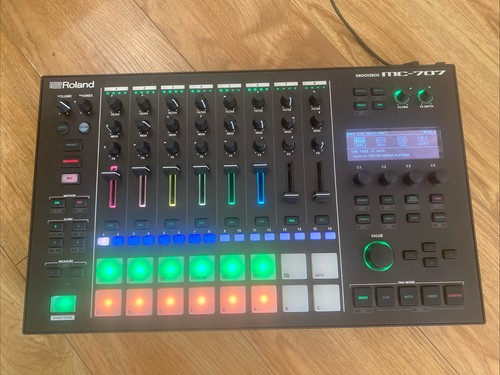 Roland 707 groovebox - roland, mc-707