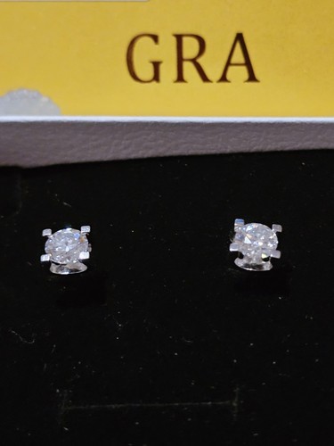 Moissanite diamond carat - 1.0,