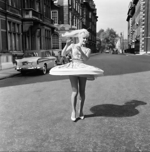 Elke sommer busty leggy - sommer,