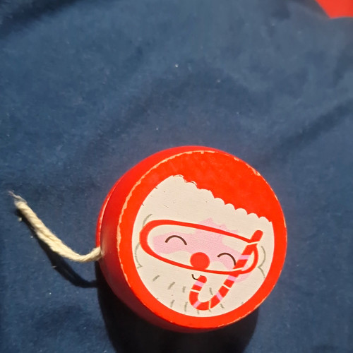 Red wooden with string - red,