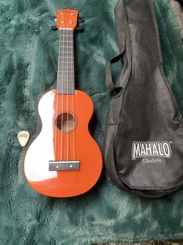 Orange mahalo ukulele model - orange,