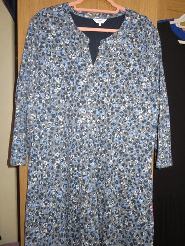 Bnwt cotton traders navy - cotton,