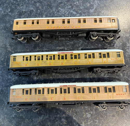 Hornby lner teak - coaches,