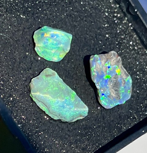 Black opal lightning ridge - black,