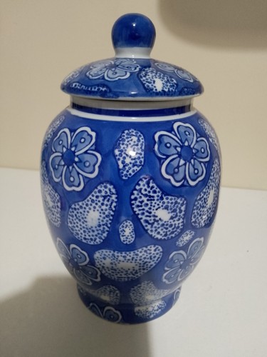Blue white medium - &,