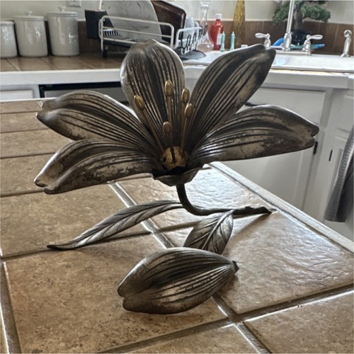 Silver metal lily - silver,