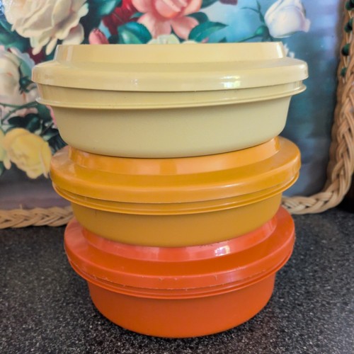 Three vintage tupperware - ,