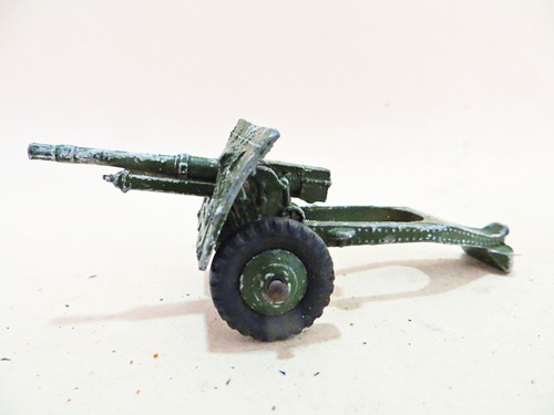 Dinky 686 pounder - 25,