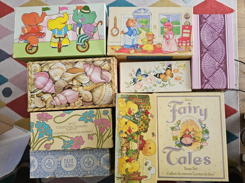 Vintage avon soap - sets, 9
