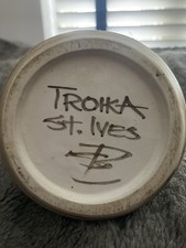 troika pottery 