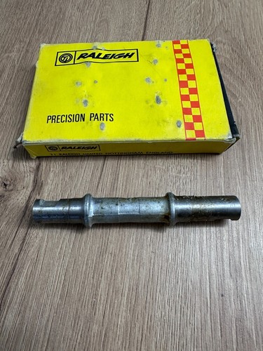 Araleigh bottom bracket axle - bracket,