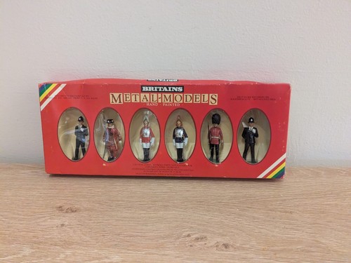 Vintage britains metal model - britains,