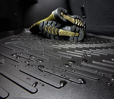 Mazda boot - >),