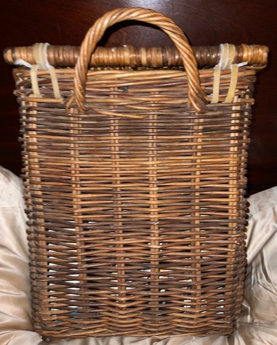 Vintage country cottage - , wicker