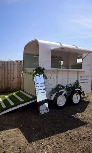 Horse box mobile bar - /, /