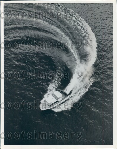 Aerial cruiser boat makes - cruiser,