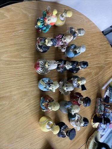 Eggberts collectable includes - eggberts,