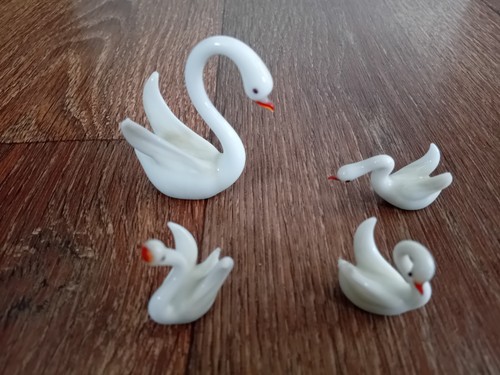 Vintage swan bird figurines - swan,