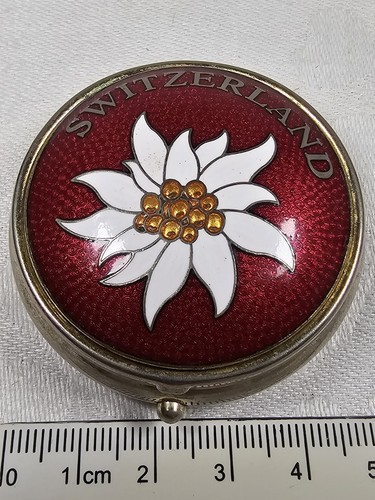 Vintage red pill box - red,
