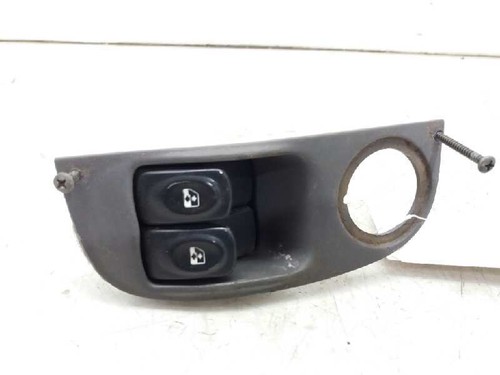 7700429998 front window