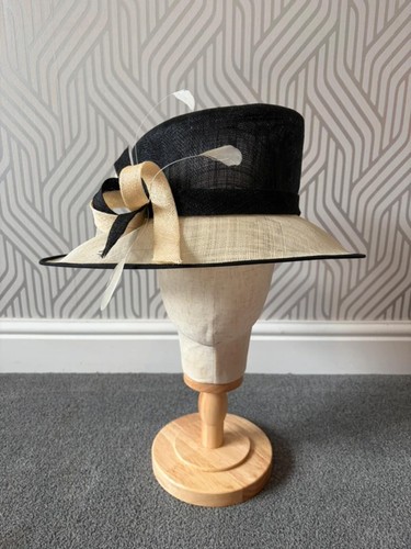 Debut black and - , cream