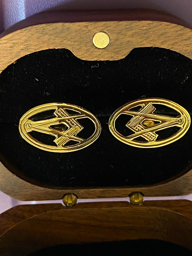 Gold tone oval bullet back - tone,