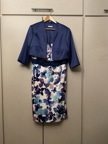 Berkertex blue floral neck - floral, v-neck