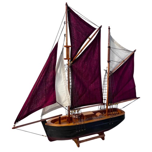 Brixham trawler model - model, yacht