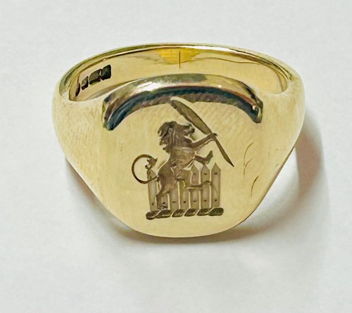 9ct solid gold - rampant, lion