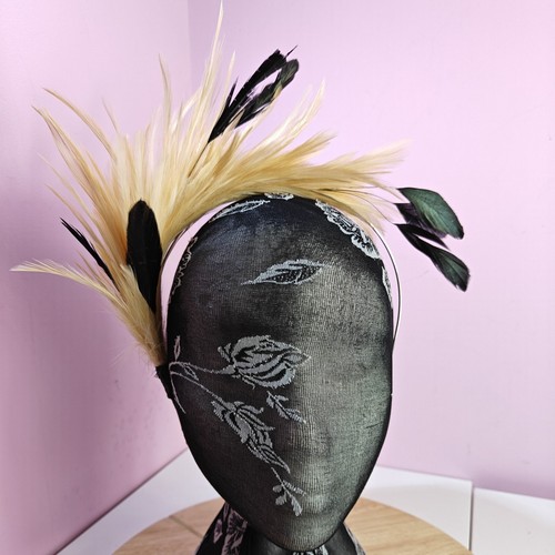 Nude cream peach black feather - peach,