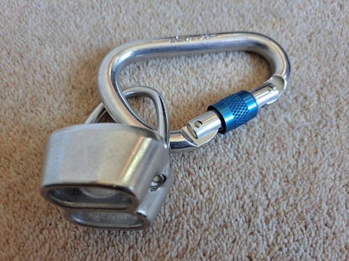 Clog flyer belay - flyer, device