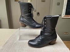 Red or dead lace up Black