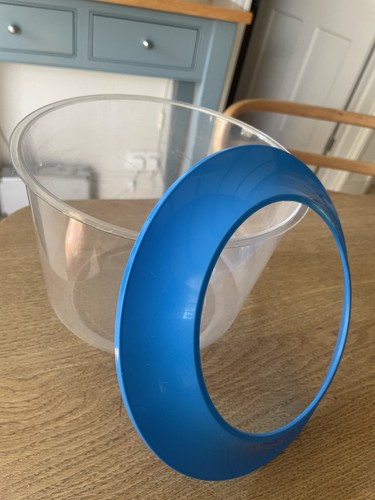 Small cylinder aquarium with - cylinder,