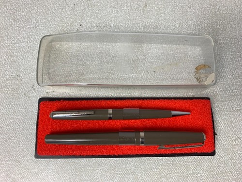 Conway stewart green pen - stewart,