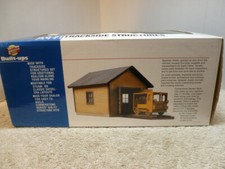 Walthers 933-2701 Cornerstone O/O27 Speeder Shed and Speeder (Built-Up)