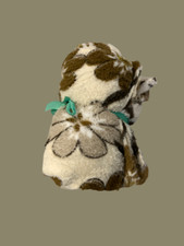 BNWOT Brown retro floral mink style blanket 150x200