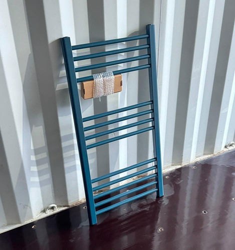 Blue metal leaning towel - metal,