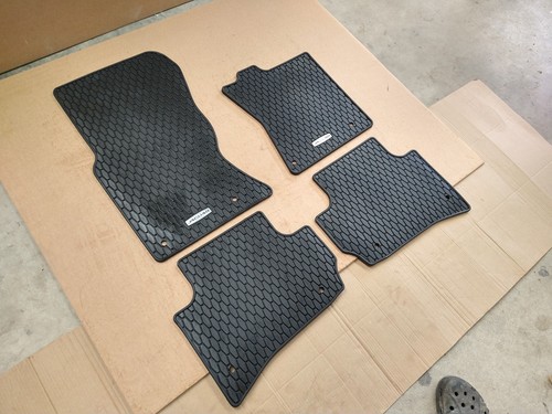 Genuine jaguar pace rubber - genuine,