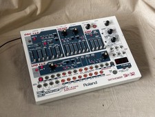 Roland SH-32 Synthesizer