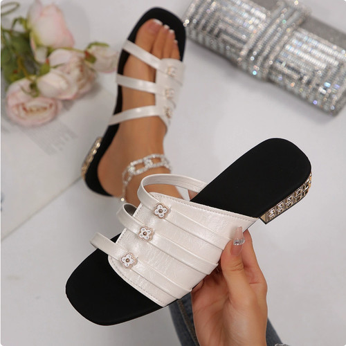 Ladies small flower slippers - small,