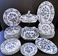 Meissen Onion Pattern Antique Dinner Service for 6 People Knauf Period Circa 1880.