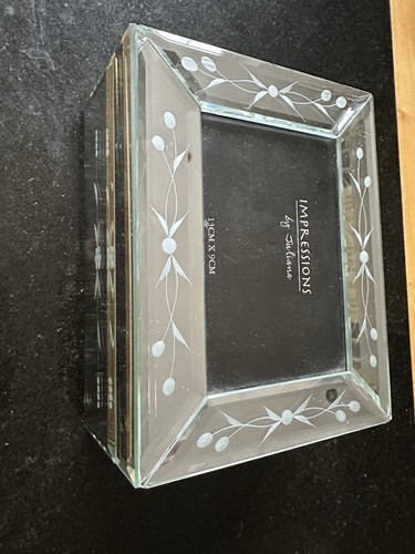 Mirrored with photo framed - a,