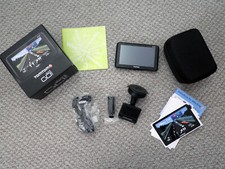 TOMTOM GO LIVE 1005 SATNAV + ACCESSORIES (EXCELLENT CONDITION)
