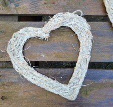 2 x Natural Straw Hearts 25cm Rustic Home Decor Barn Weddings White (2)