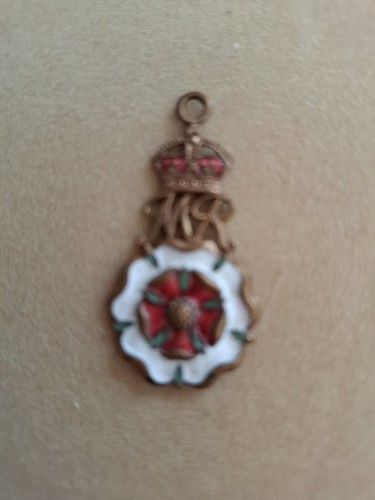 Ww1 gilt enamal queen mary - ,