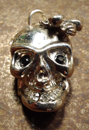 Skull honeybee necklace - skull,