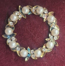 Pearl & diamond brooch. 9ct