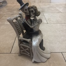 Alaric Skeleton Bride & Groom