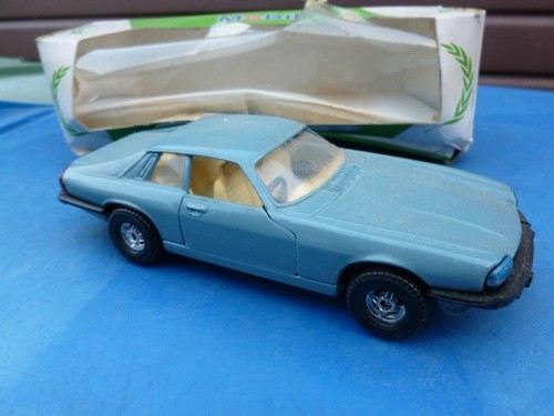 Corgi mobil performance car - corgi,