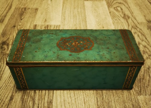 Crawfords vintage biscuit tin - crawfords,